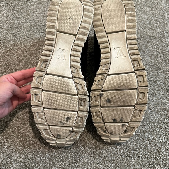 Men’s Louis Vuitton sneakers - Picture 4 of 5
